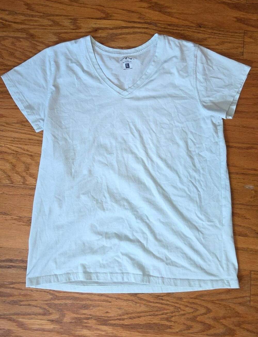 Blue Mountain Women's Light Blue V-Neck Short Sleeve T-Shirt Size L